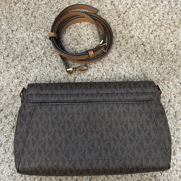 Michael Kors crossbody - Picture 2 of 4